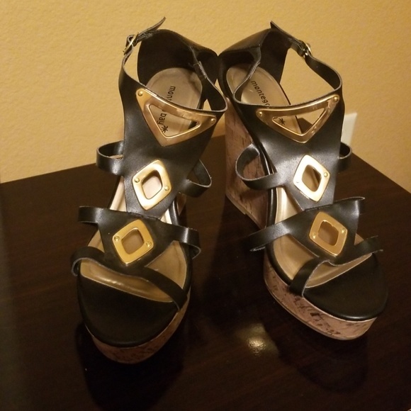 Black and gold wedge heels - Picture 3 of 5